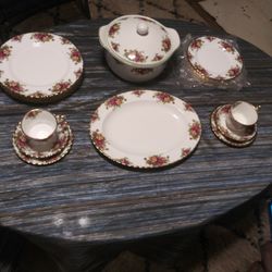 Royal Albert 1962 Old Country Roses 21 Piece Dinner Set