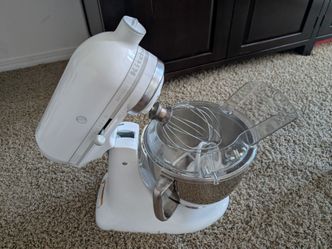 KitchenAid artisan series- KSM150PSWW, 5qt stand mixer with pouring shield,  white on white.