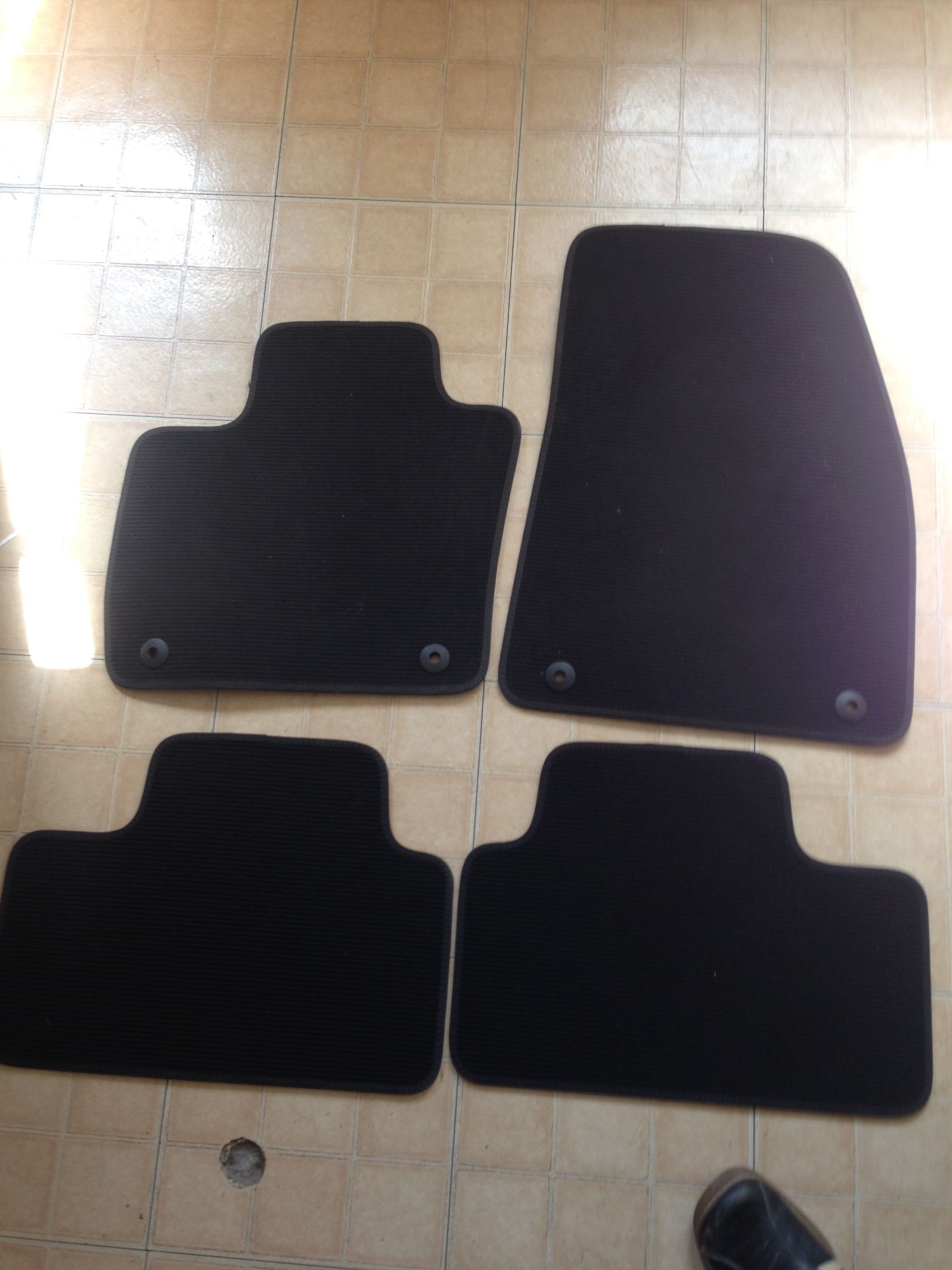 Volvo XC40 OEM Carpet Floor Mats