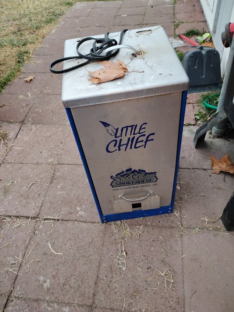 Smokehouse Products Little Chief Front Load Smoker