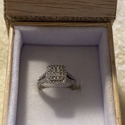 14kt White Gold Diamond Ring Size 4.5