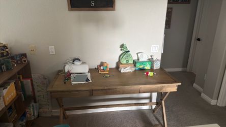 Desk excellent condition