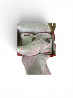 NWT Nike max fire