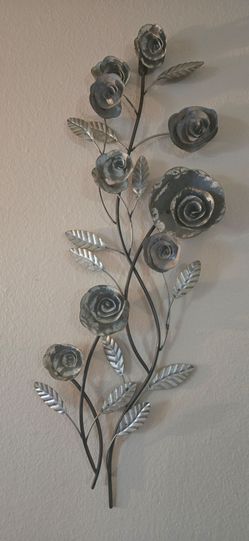2 piece decortive metal rose and leafs wall