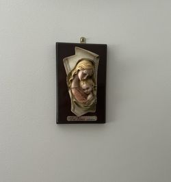 Mother And Child Statue. Vintage Da Vinci Collection 