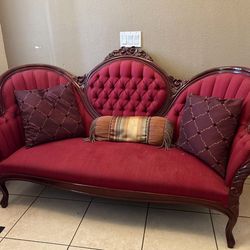 Victorian Couch Set With Tables