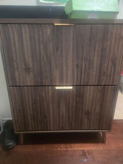 Shoe cabinet
