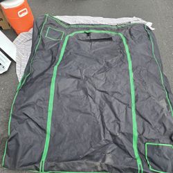 Grow Tent 5x5x7 Great Condition 