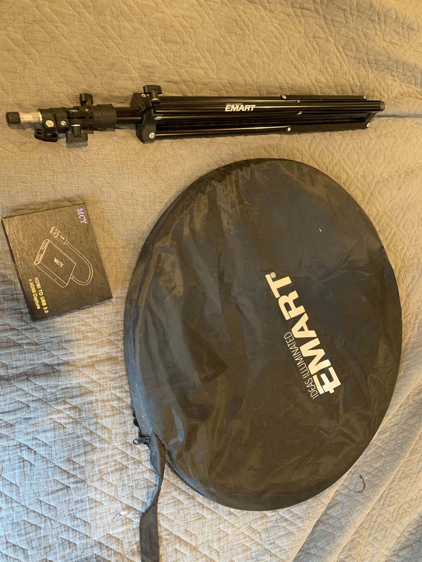 Live Streaming Equiptment (Webcam, Green Screen, Capture card)