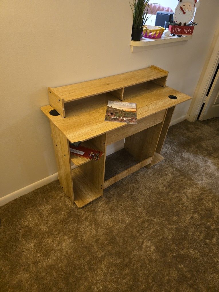 Computer DESK like New