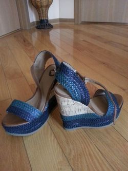 Women wedge shoes size 7,5