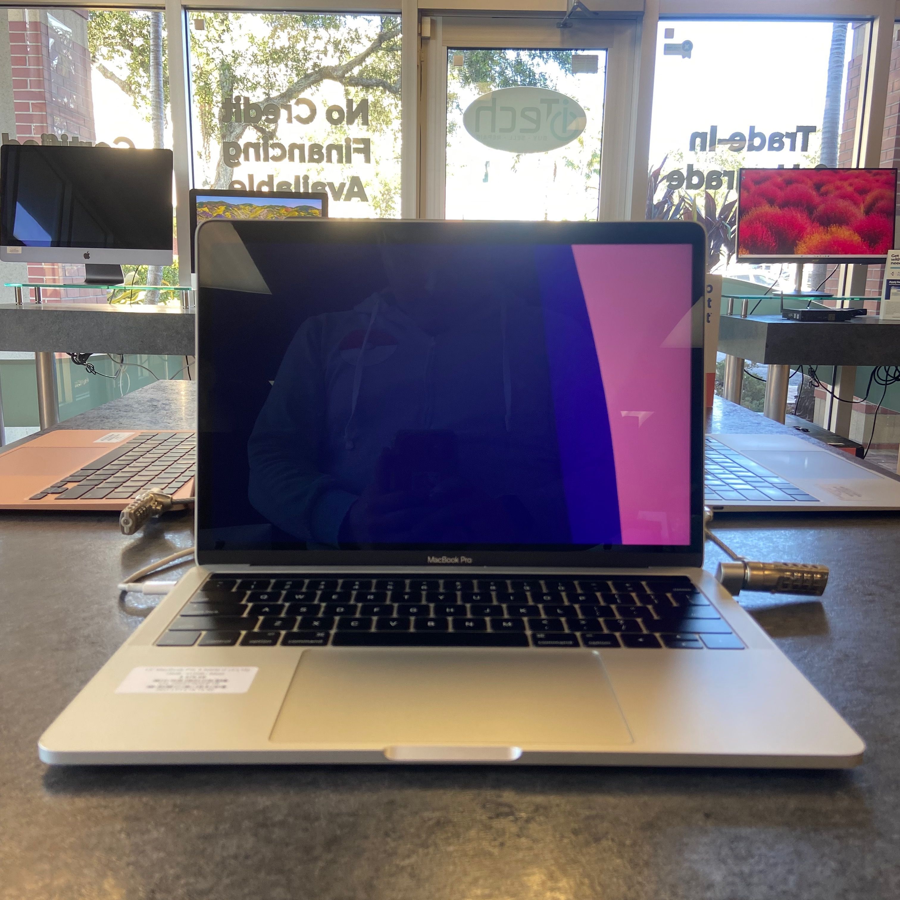 Apple MacBook Pro 13” – 3.3GHz i7 / 16GB / 512GB SSD Silver