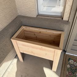 Cedar Planter 