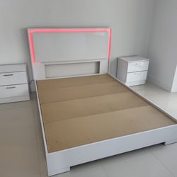 Brand New Queen Bed and Nightstands / Cama Queen y 2 Mesas de Noche Nuevo a Estrenar … Fast 🚚