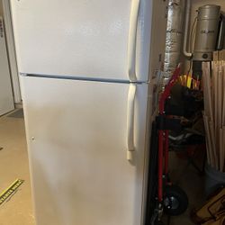 Frigidaire 18.2 Cu.Ft Refrigerator/Freezer