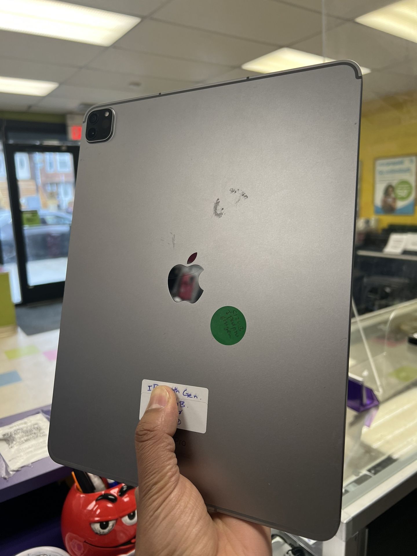 Apple iPad Pro 12.9 Inches  512gb Cellular Unlocked , Sold with warranty 