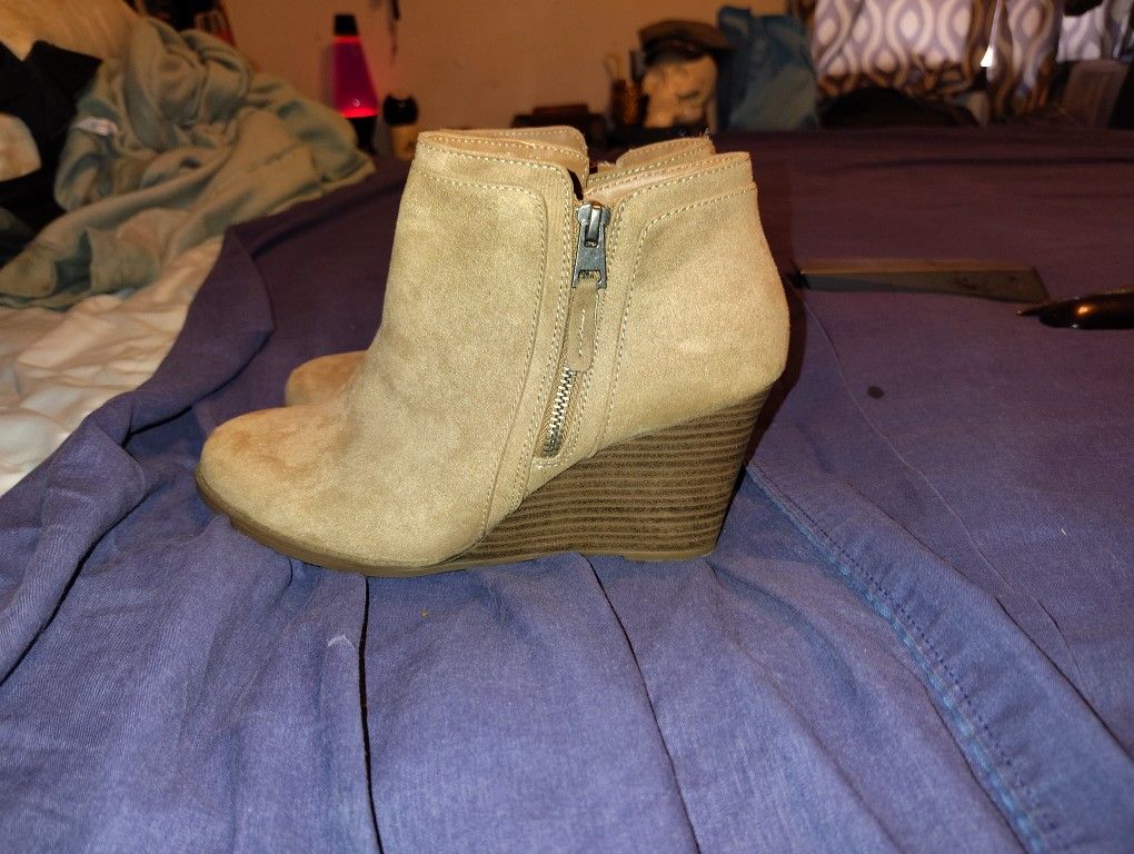 Time & Tru Women's Bone Faux Suede Core Ankle Boots Size 8.5