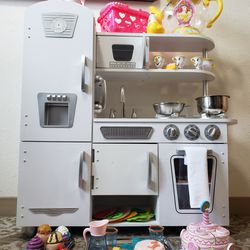 Kitkraft Play Kitchen/ LIKE NEW