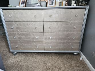 Bedroom set