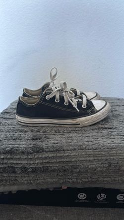 Kids Low Top black Chucks 1