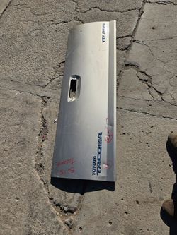 Toyota Tacoma Tailgate oem
