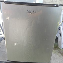 Whirlpool Mini Refrigerator 2.7 Cu Stainless Steel 