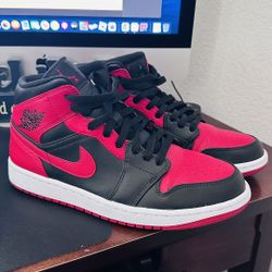 Jordan 1 Mid Banned