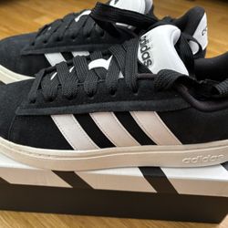 Adidas Men’s Shoes Size 10 Brand New