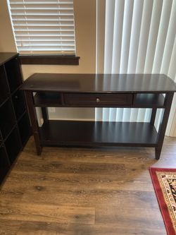 Entry / Sofa / Couch Table