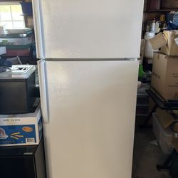 GE Top Freezer Refrigerator 