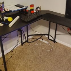 GAMING DESK