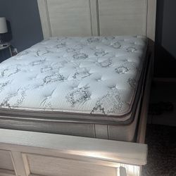 Queen Panel Bed (Mattress included) 