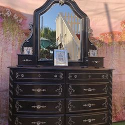 Princess Style Long Dresser And Large Mirror Has Been Refinish!🌺