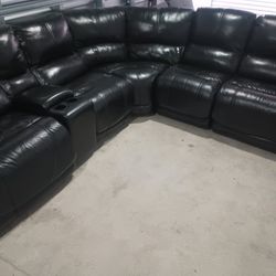 SECRIONAL GENUINE LEATHER RECLINER ELECTRIC BLACK COLOR.