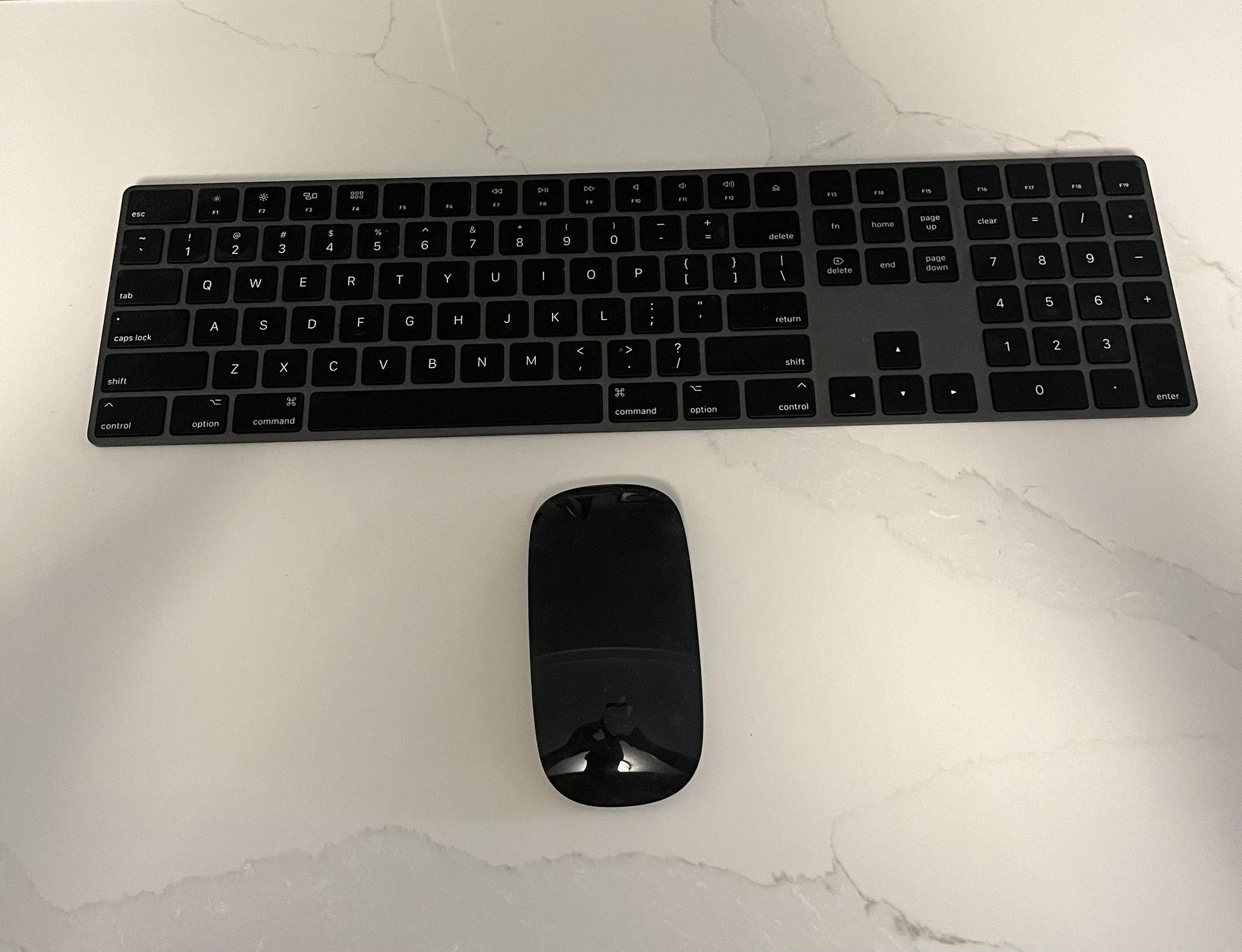 Apple Magic Mouse & Keyboard