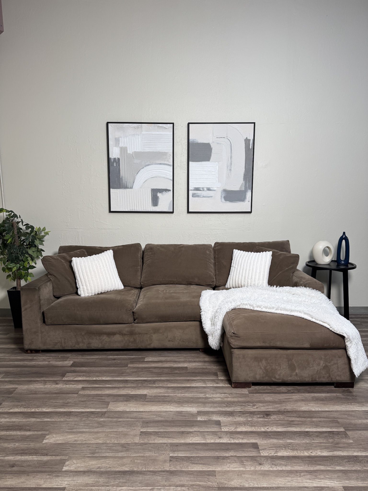 SAME DAY DELIVERY β Crate & Barrel Brown Sectional Couch