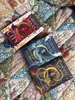 Crescent City book bundle - Sarah J Maas