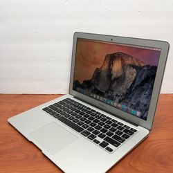 Macbook Air 13inches Core i5 4GB Ram 128GB SSD 
OS Yosemite
MINT CONDITION👌👌
With Original Charger