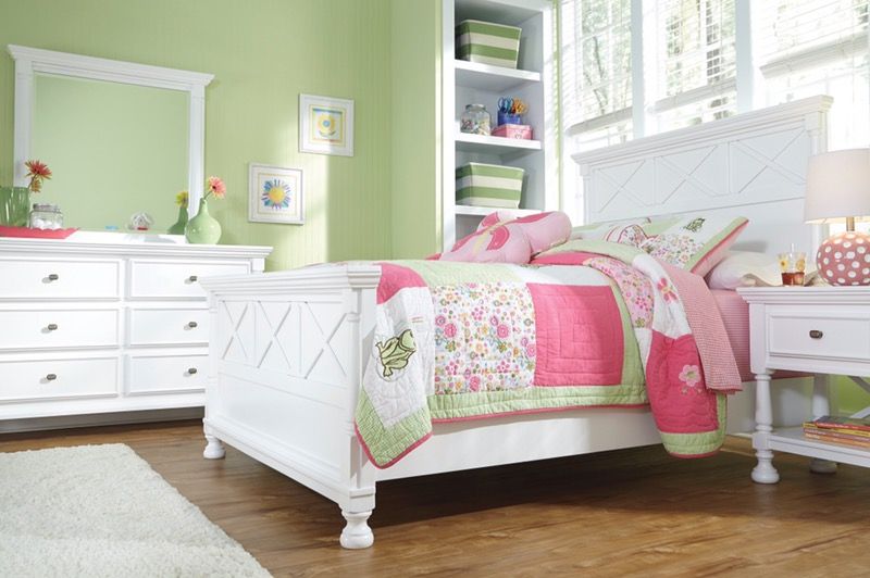 NEW Ashley Full Bed Dresser & Mirror NICE