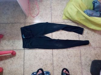 Size 3 Skinny Jeans *get Today*