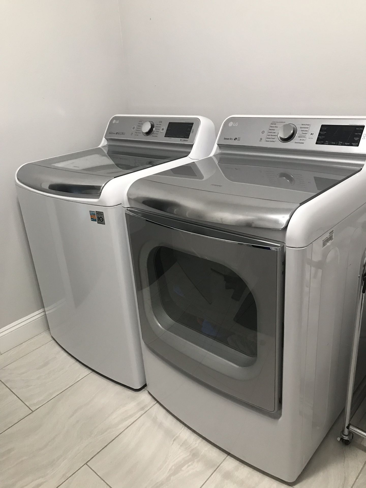 LG Largest Capacity Washer Dryer dlex7700we wt7700hwa for Sale in Puyallup, WA OfferUp