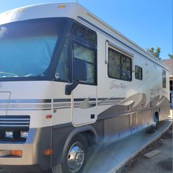 1999  Winnebago 32ft Class A