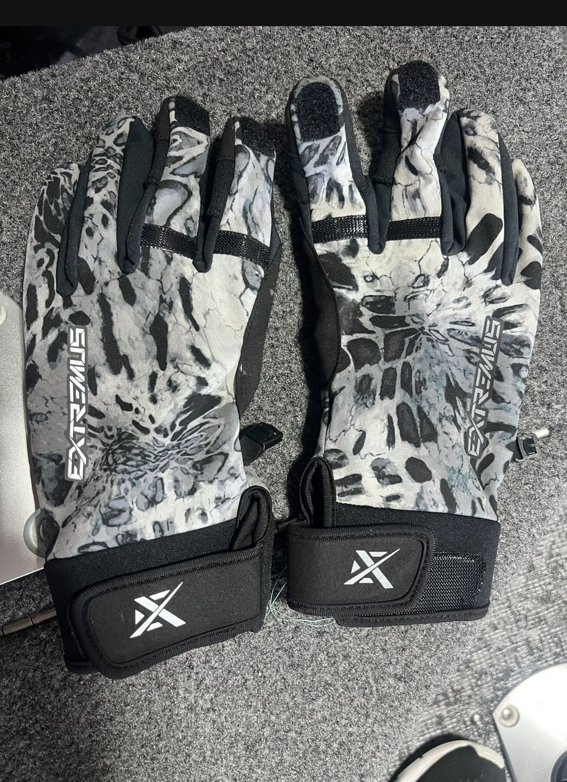 Cold Weather Fishing Gloves Size Medium Large Foldable Fingers Bass Striper Insulated Waterproof