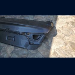 2018 -2022 HONDA ACCORD TRUNK LID
DECKLID USED OEM. Y11