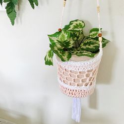 Plant Hanger with Ceramic Pot (plant included )