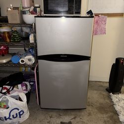 Compact / Mini Fridge 