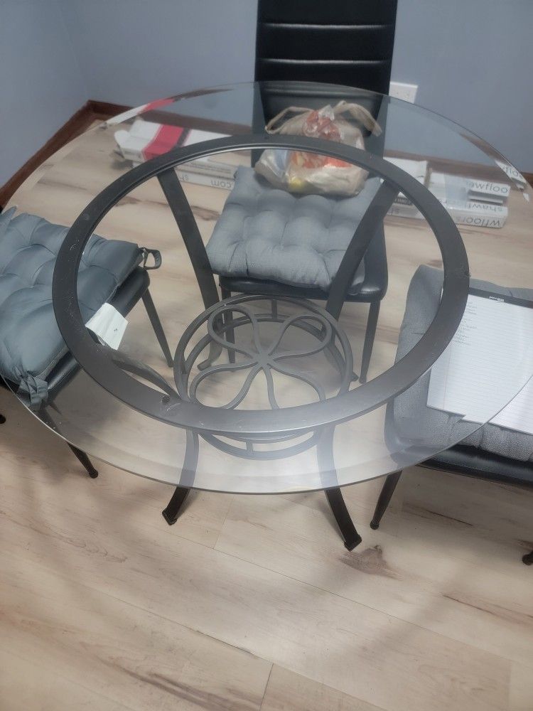 Dinning Room Table And Chairs