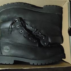 Black Timberlands Size 6