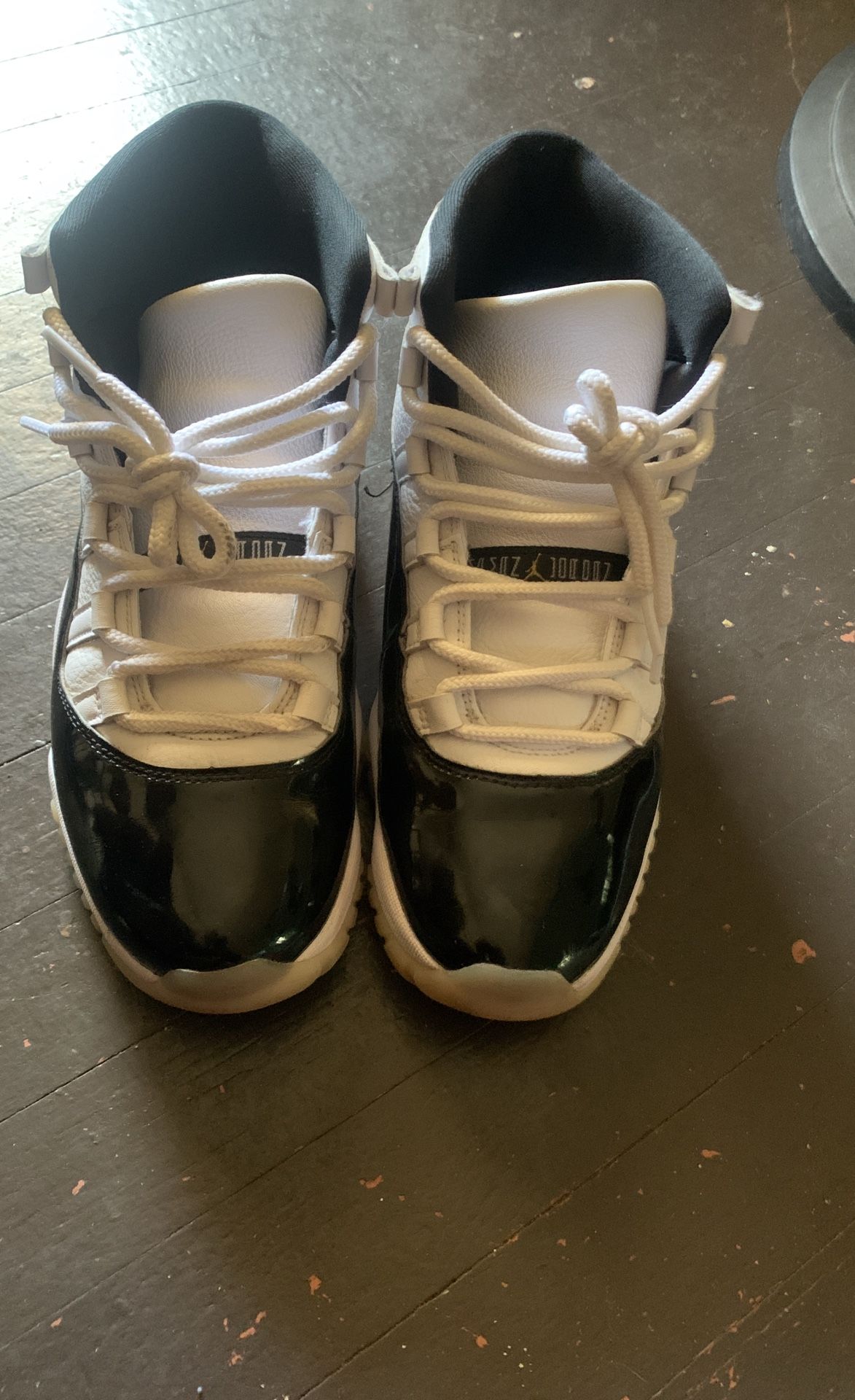 Jordans Size 9 In decent condition