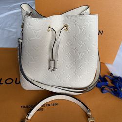 Louis Vuitton Néonoé MM Leather Bag